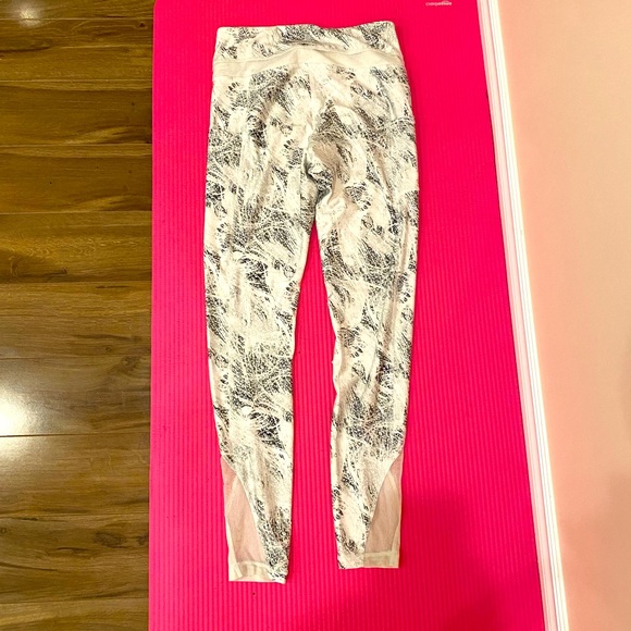 Joe Fresh White and Grey Medium Leggings - Picture 5 of 5